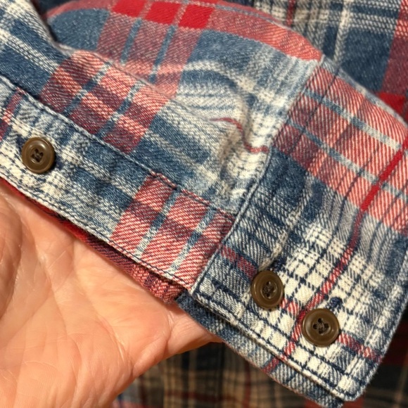 Lucky Brand mesa plaid flannel shirt. Classic fit pearl buttons Size M - Picture 4 of 14